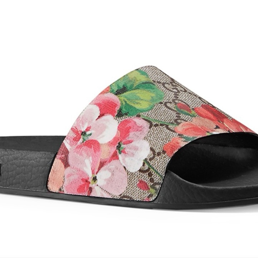 Gucci pool slides , NWT never worn, size 4